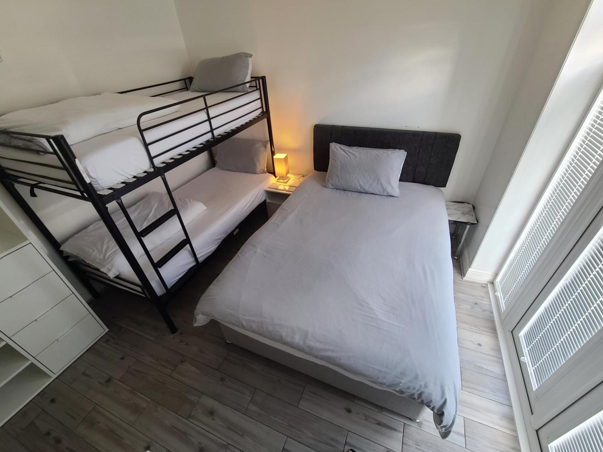 Gatwick Rooms-Travel Service-Airport Parking Ifield Ngoại thất bức ảnh