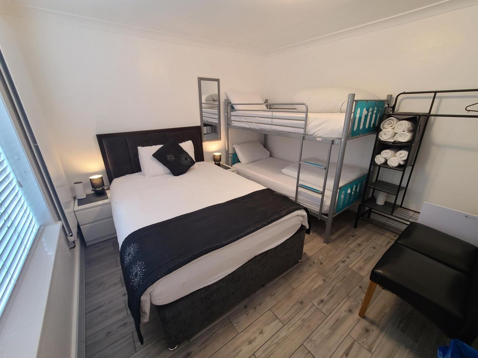 Gatwick Rooms-Travel Service-Airport Parking Ifield Ngoại thất bức ảnh