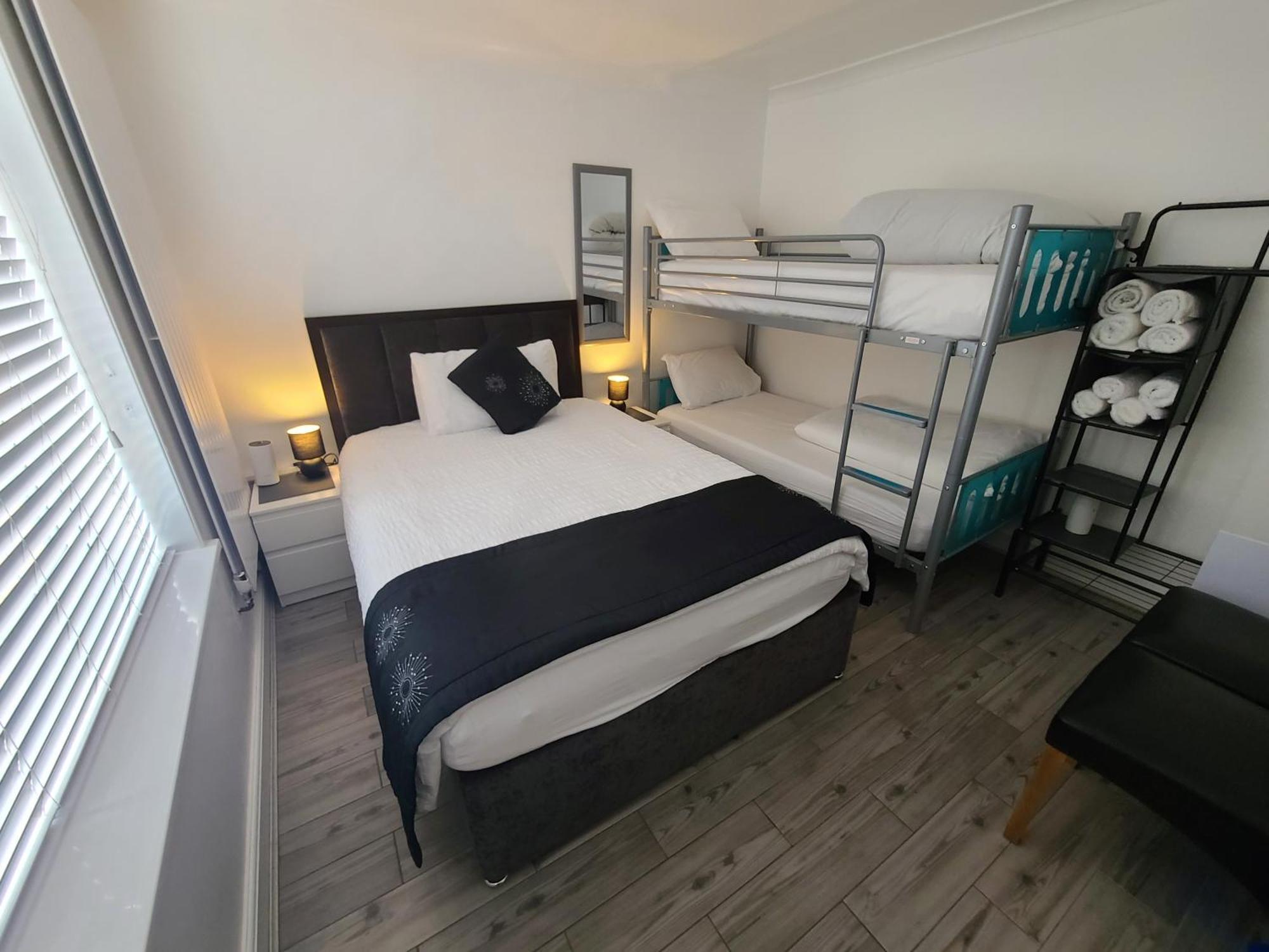 Gatwick Rooms-Travel Service-Airport Parking Ifield Ngoại thất bức ảnh