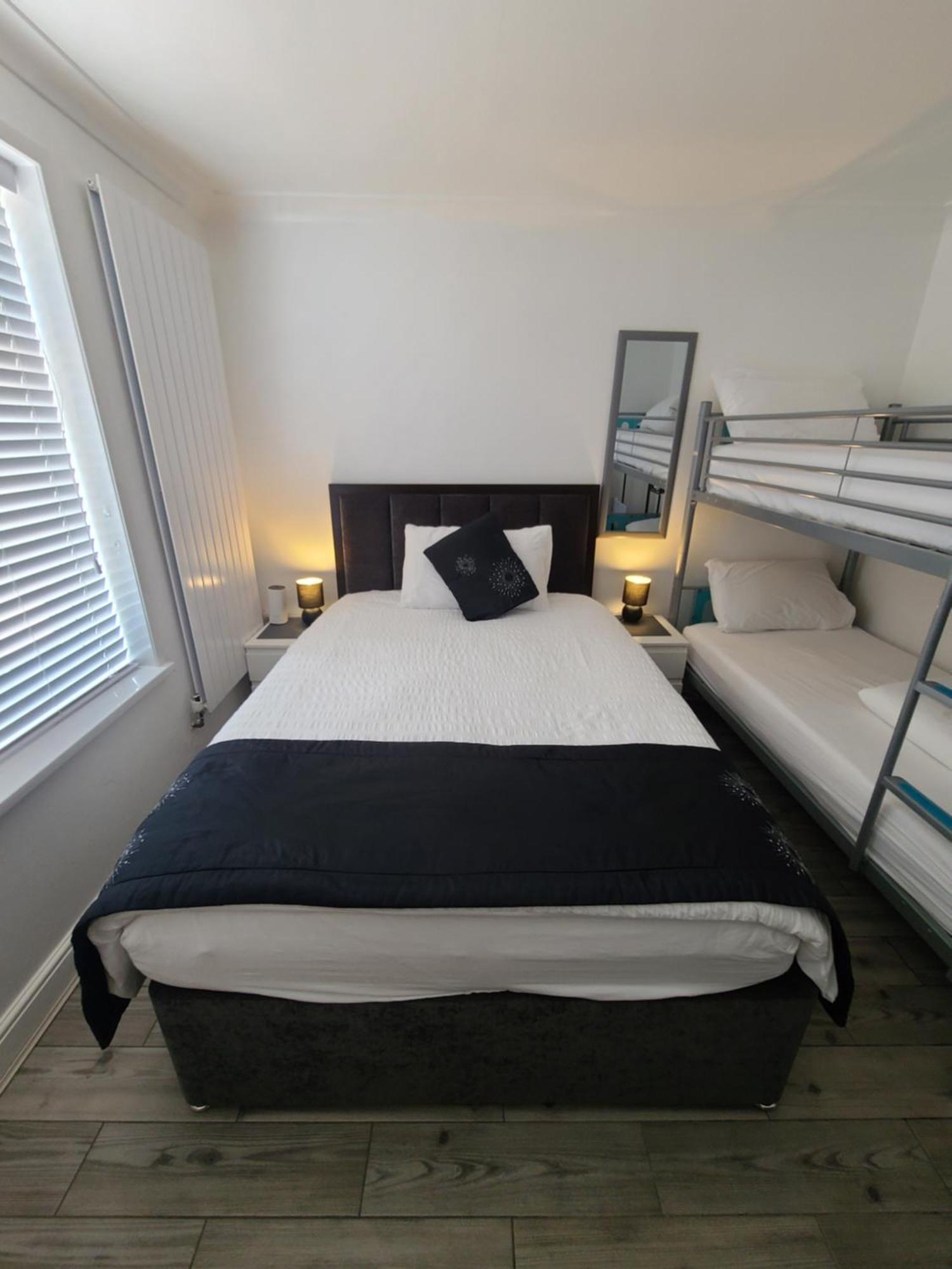 Gatwick Rooms-Travel Service-Airport Parking Ifield Ngoại thất bức ảnh