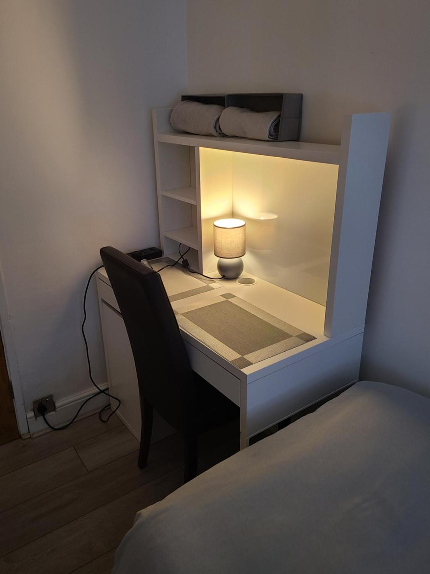 Gatwick Rooms-Travel Service-Airport Parking Ifield Ngoại thất bức ảnh