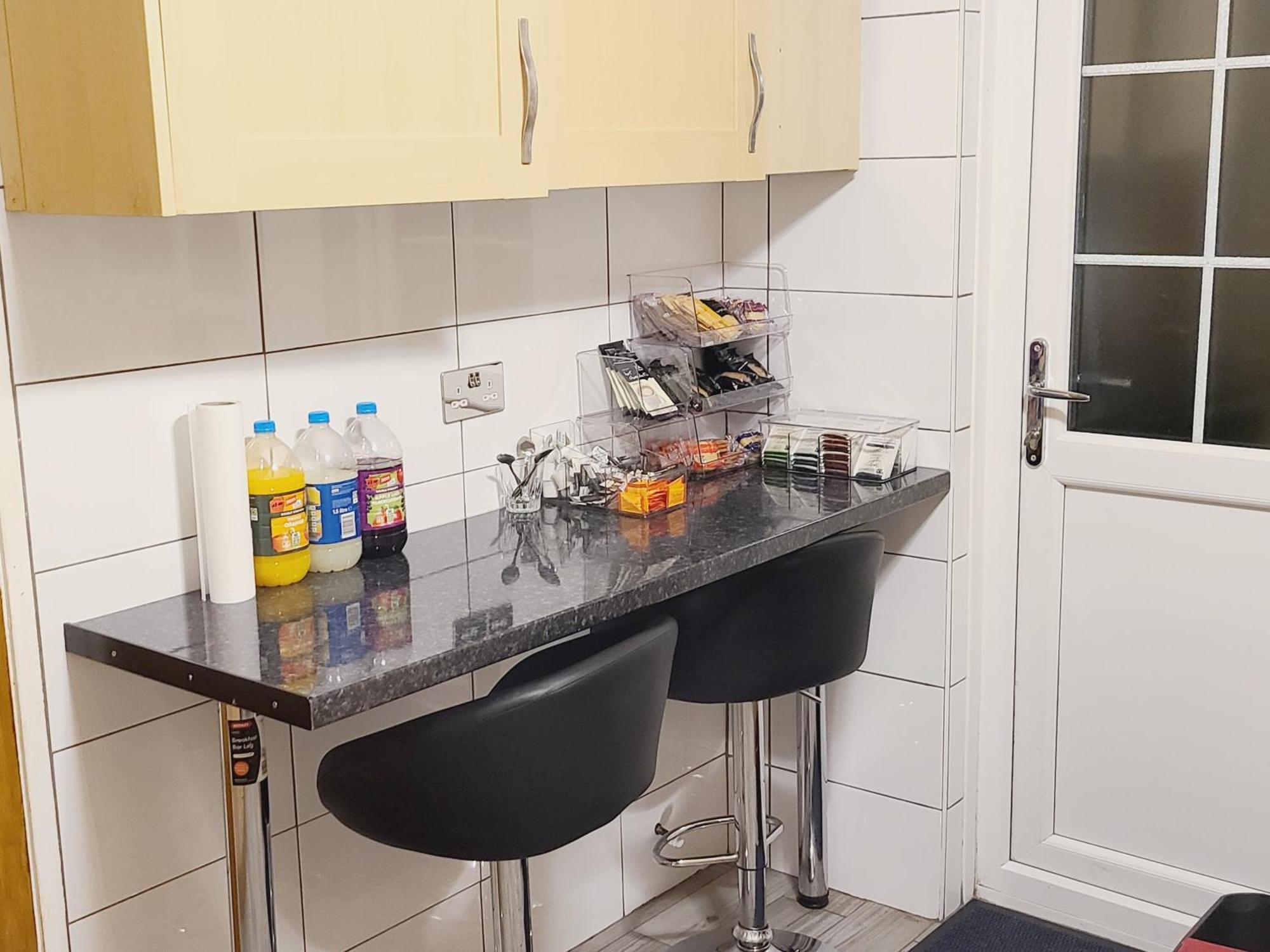 Gatwick Rooms-Travel Service-Airport Parking Ifield Ngoại thất bức ảnh