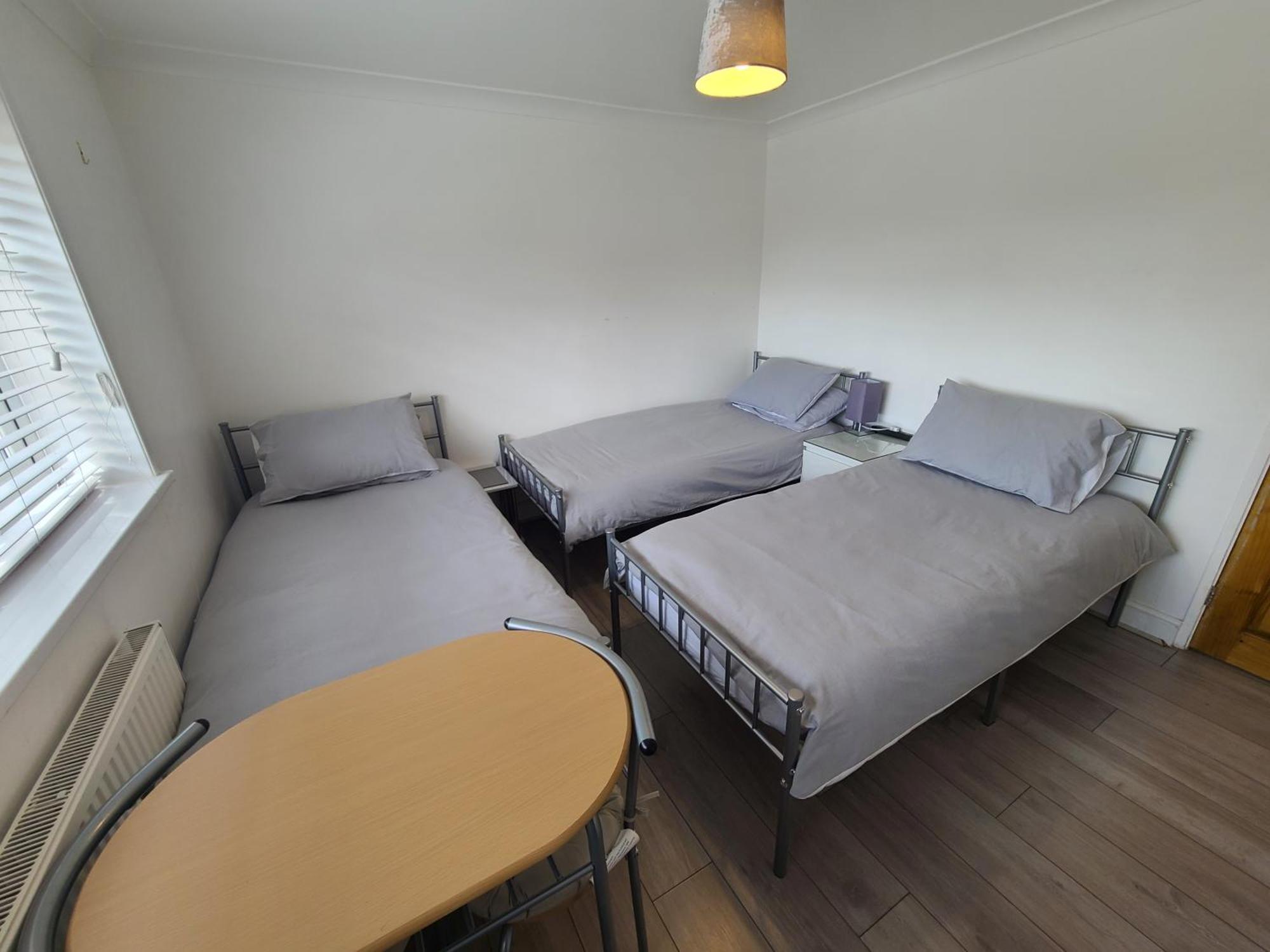 Gatwick Rooms-Travel Service-Airport Parking Ifield Ngoại thất bức ảnh